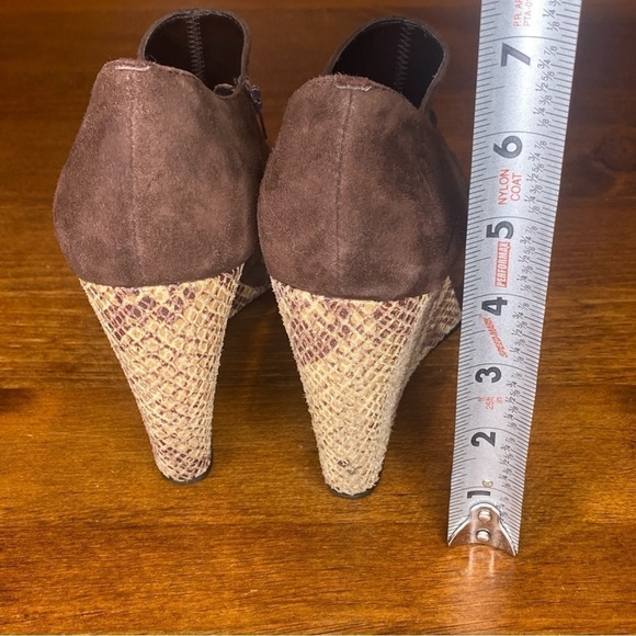 Beverly Feldman chocolate Brown Suede Snakeskin Wedge booties sz 9 - Picture 10 of 15